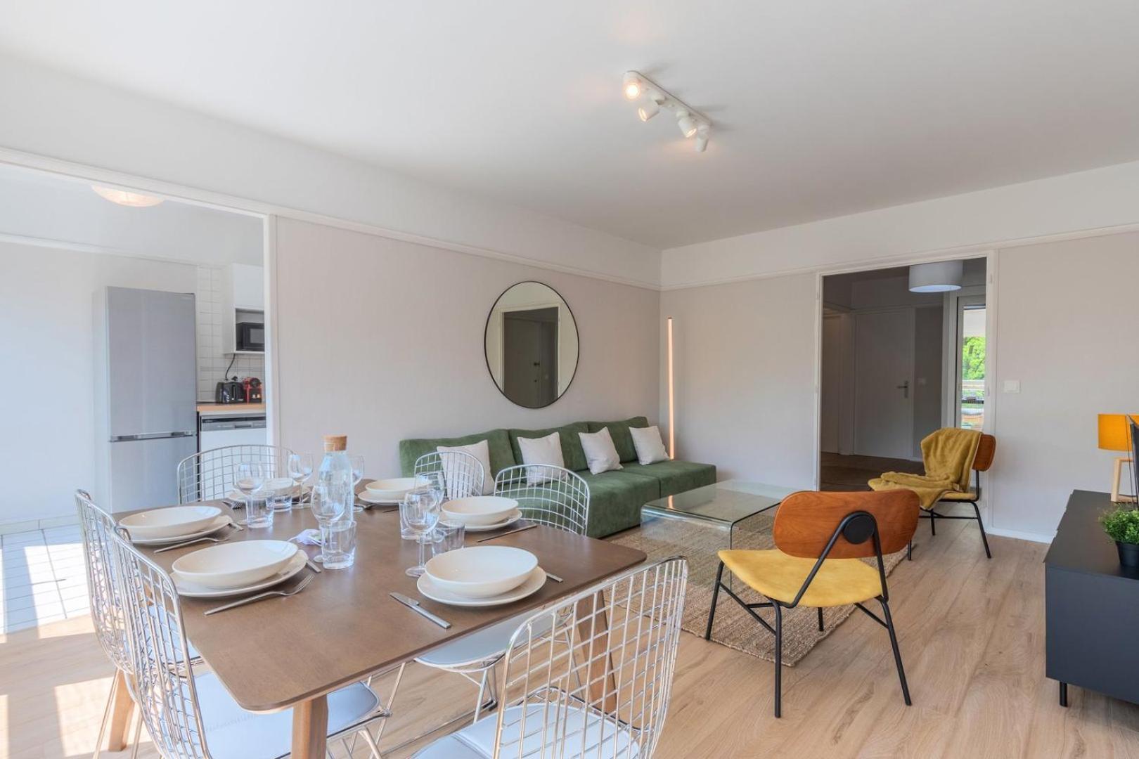 Spacious 3 Bedroom Apartment & Private Parking! Lambersart エクステリア 写真