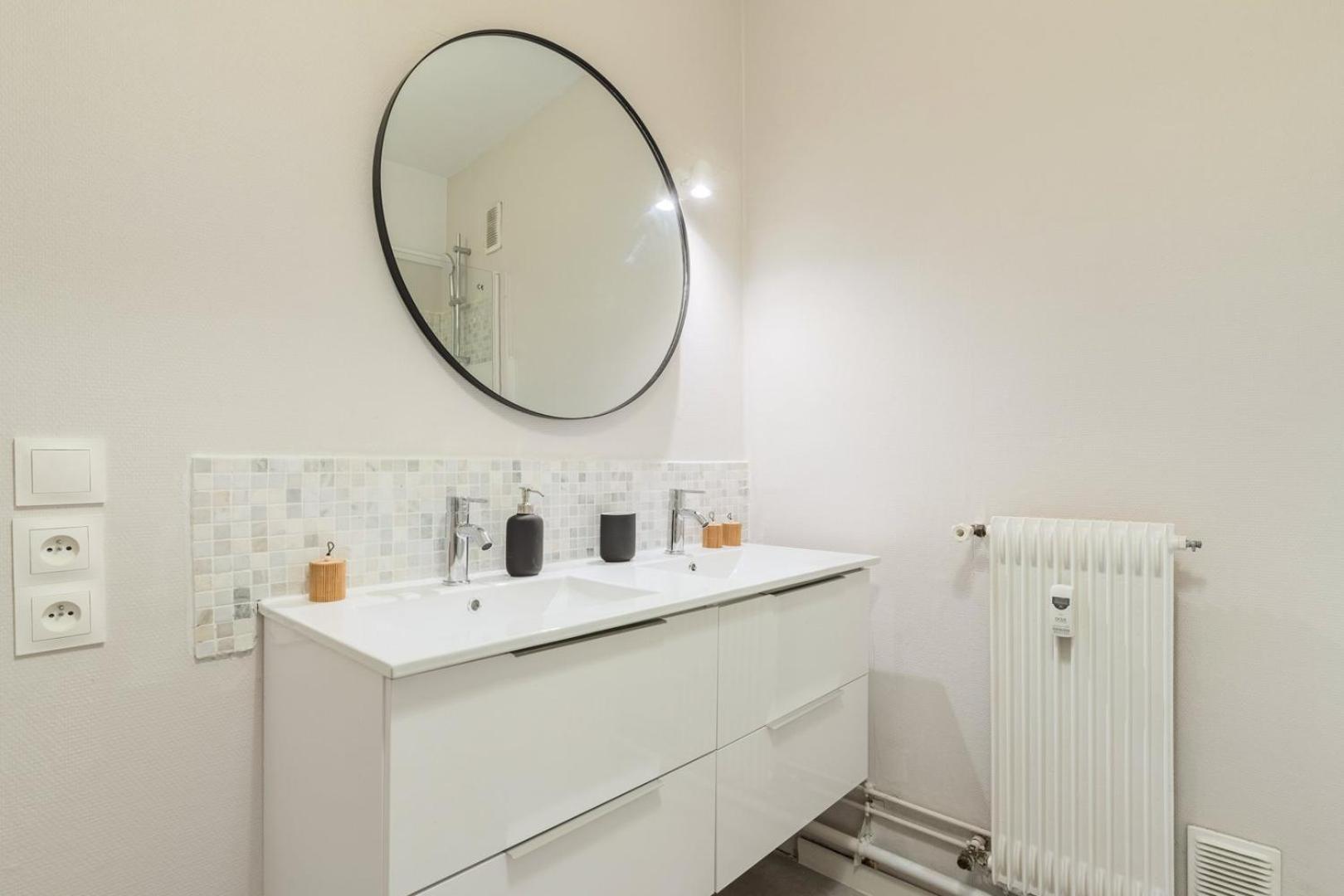 Spacious 3 Bedroom Apartment & Private Parking! Lambersart エクステリア 写真