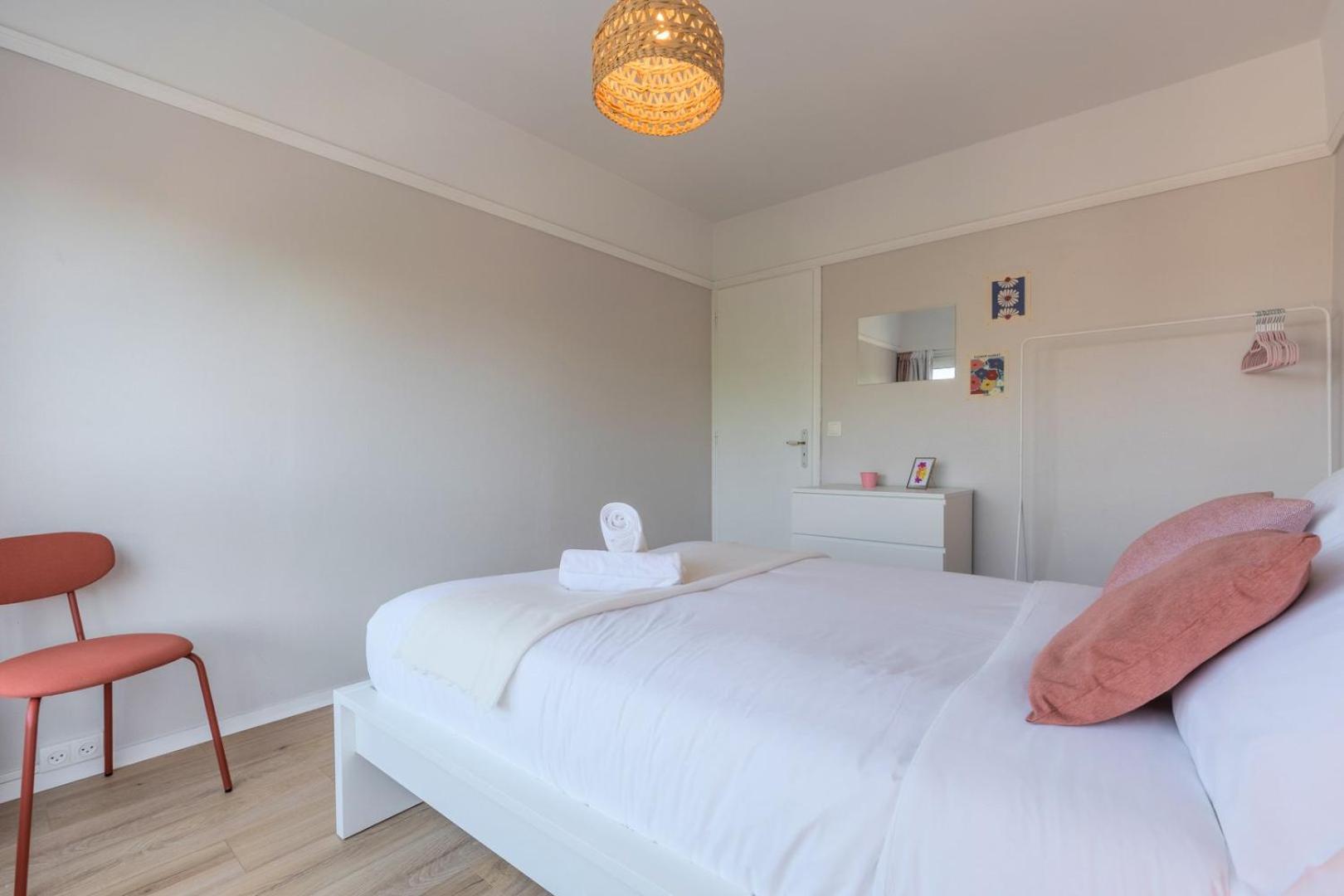 Spacious 3 Bedroom Apartment & Private Parking! Lambersart エクステリア 写真