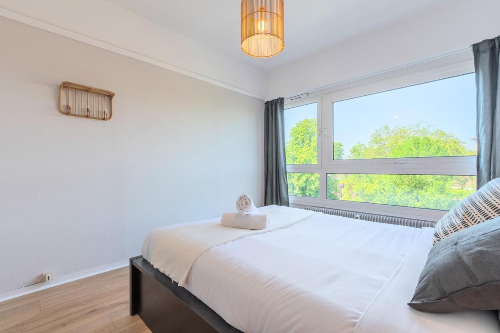 Spacious 3 Bedroom Apartment & Private Parking! Lambersart エクステリア 写真