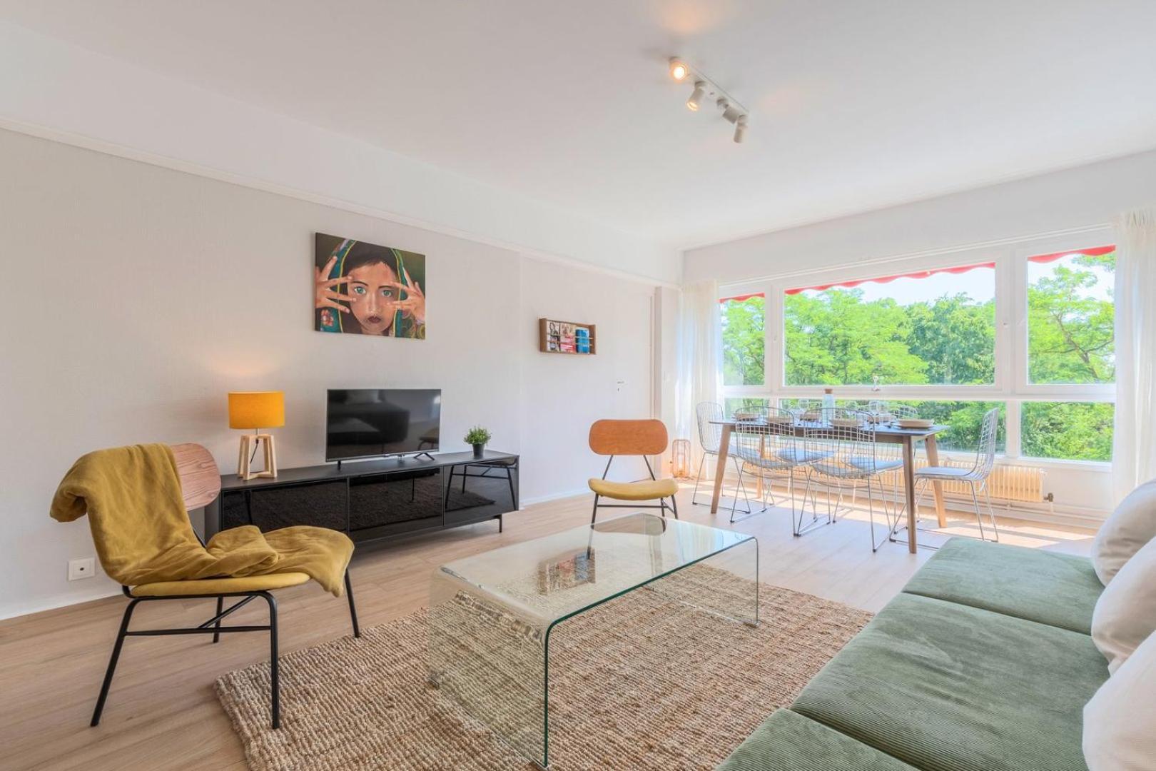 Spacious 3 Bedroom Apartment & Private Parking! Lambersart エクステリア 写真